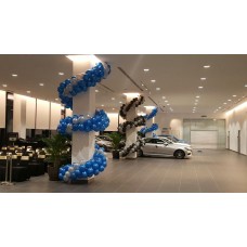 Balloon garland twisted to pillar